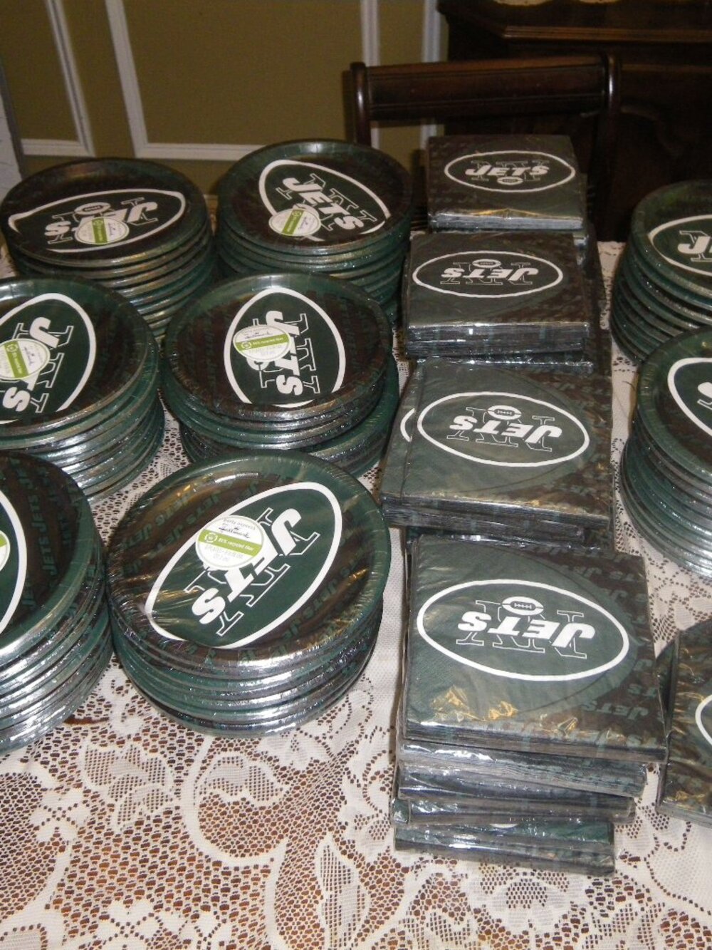 NFL Hallmark Party Pack! New York Jets 1,296 Plates 656 Napkins